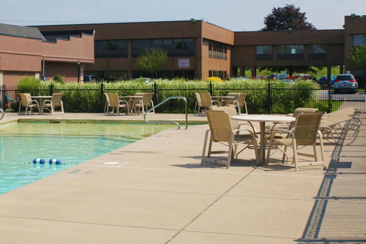Best Western Galleria Inn & Suites Чиктовага Экстерьер фото