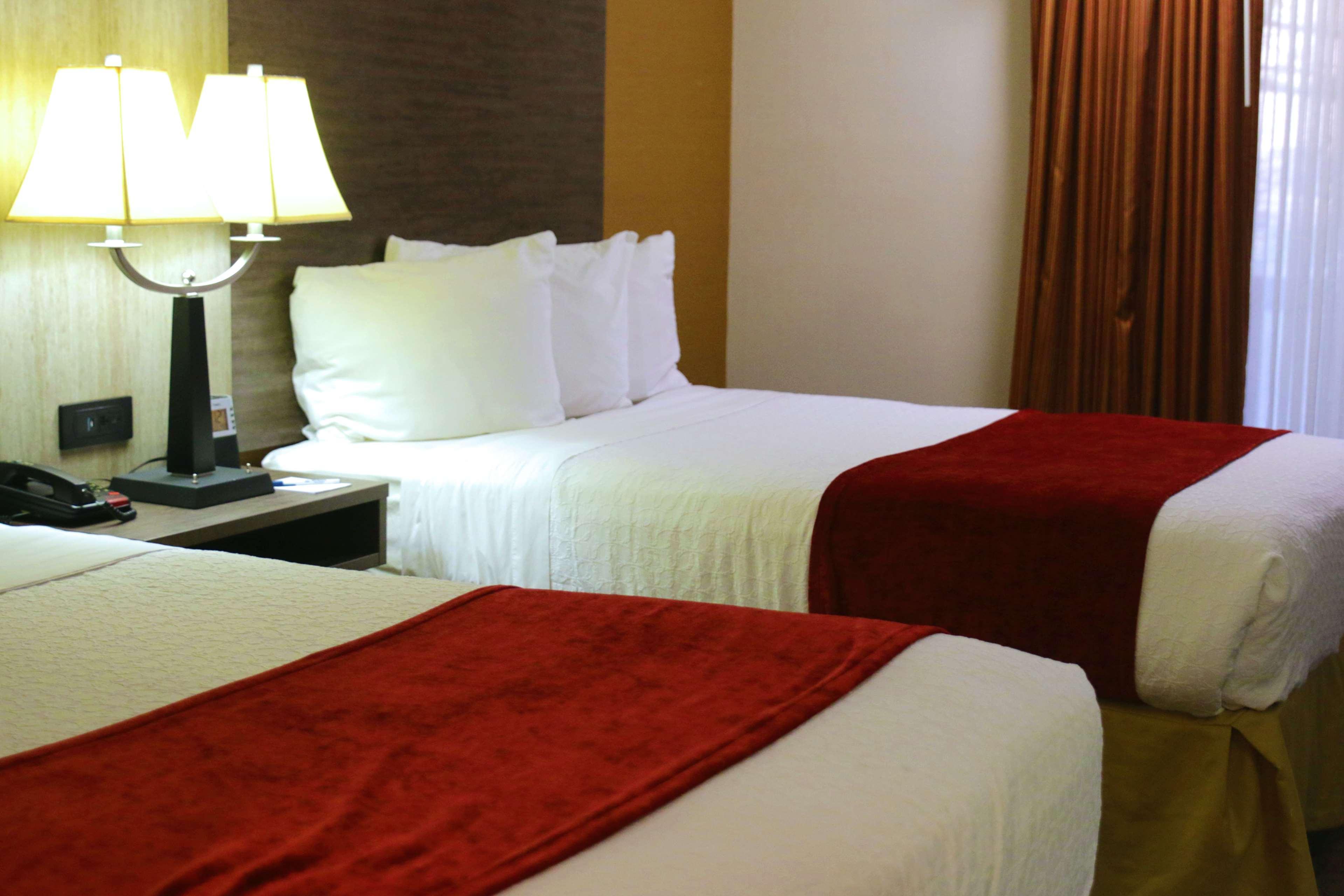 Best Western Galleria Inn & Suites Чиктовага Экстерьер фото