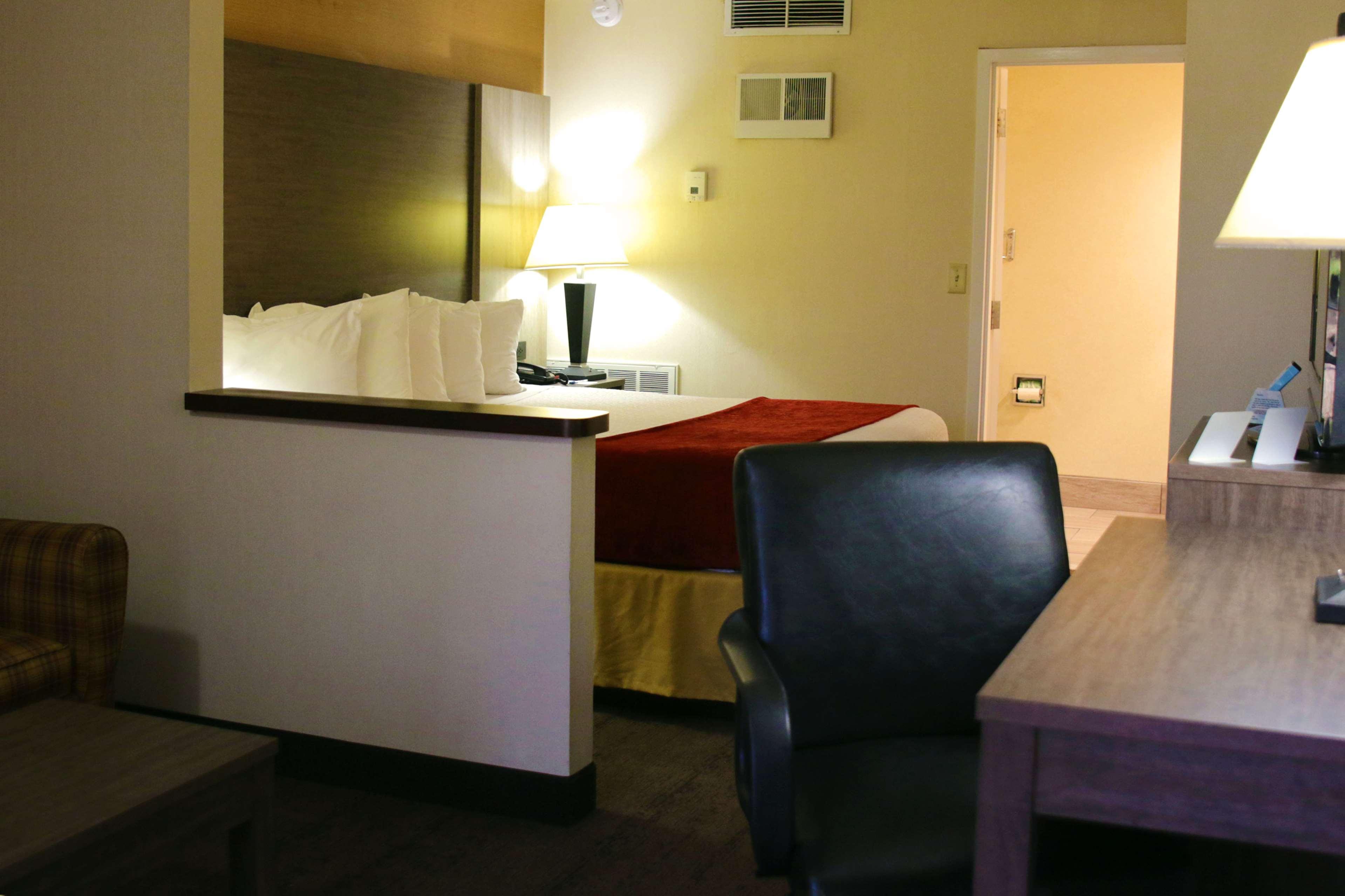 Best Western Galleria Inn & Suites Чиктовага Экстерьер фото